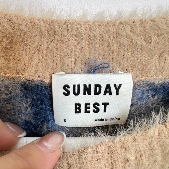 ❄️ Aritzia Sunday Best Kitten Sweater - Picture 3 of 7